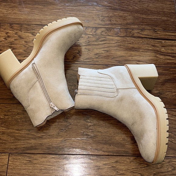 Women's Katrina Platform Boots - Universal Thread..NWT - Picture 5 of 8